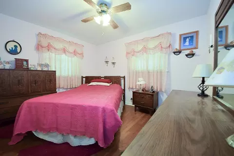 563 E Forest Ave, Des Plaines, IL 60018 photo 8