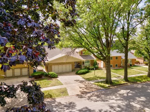 9136 Kedvale Ave, Oak Lawn, IL 60453