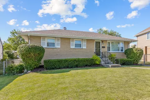 161 Westward Ho Dr, Northlake, IL 60164