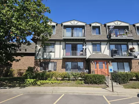 110 Steeple Dr #C, Buffalo Grove, IL 60089