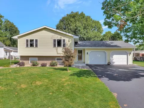 307 W Green St, Le Roy, IL 61752
