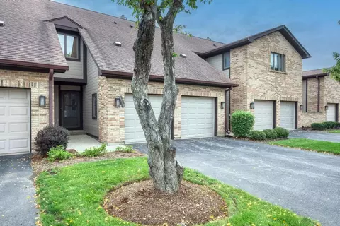 1753 Pebble Beach Dr, Hoffman Estates, IL 60169