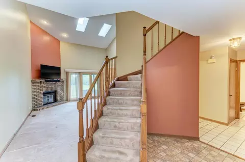 1753 Pebble Beach Dr, Hoffman Estates, IL 60169 photo 3