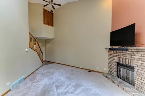 1753 Pebble Beach Dr, Hoffman Estates, IL 60169 photo 5