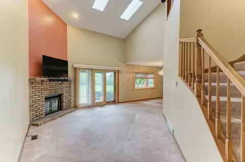 1753 Pebble Beach Dr, Hoffman Estates, IL 60169 photo 4