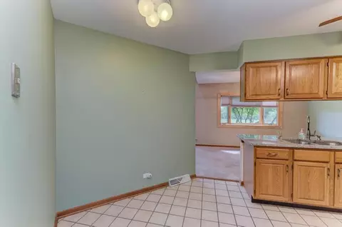 1753 Pebble Beach Dr, Hoffman Estates, IL 60169 photo 14