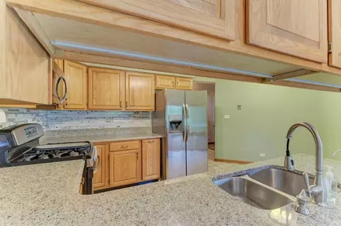 1753 Pebble Beach Dr, Hoffman Estates, IL 60169 photo 10