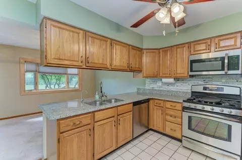 1753 Pebble Beach Dr, Hoffman Estates, IL 60169 photo 12