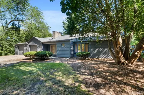 604 Saddle Rd, Wheaton, IL 60187 photo 2