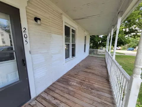 205 4th St, Walnut, IL 61376 photo 2
