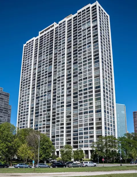 2800 N Lake Shore Dr #902, Chicago, IL 60657