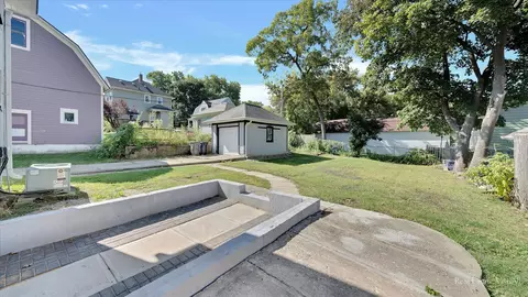 58 Vine St, Elgin, IL 60123 photo 22
