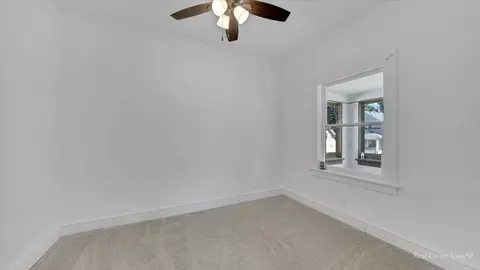 58 Vine St, Elgin, IL 60123 photo 5