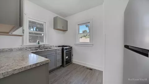 58 Vine St, Elgin, IL 60123 photo 9