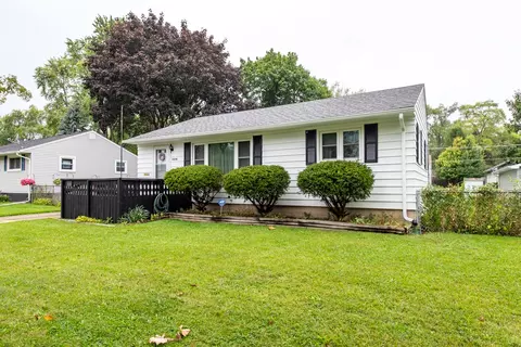 2410 Chinook Rd, Waukegan, IL 60087