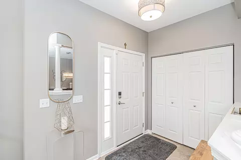 2115 Colchester Ave, Hoffman Estates, IL 60192 photo 5