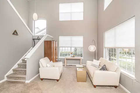 2115 Colchester Ave, Hoffman Estates, IL 60192 photo 2