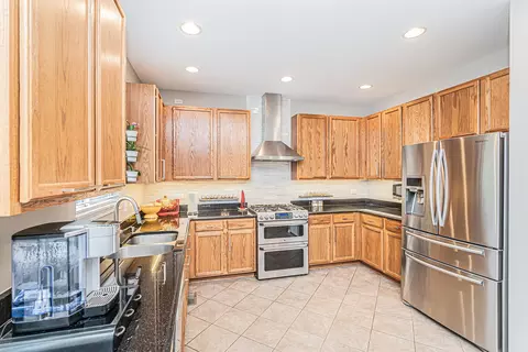 2115 Colchester Ave, Hoffman Estates, IL 60192 photo 18