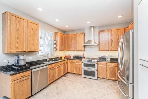 2115 Colchester Ave, Hoffman Estates, IL 60192 photo 17