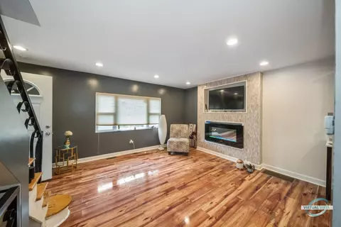 1706 E 73rd St, Chicago, IL 60649 photo 4
