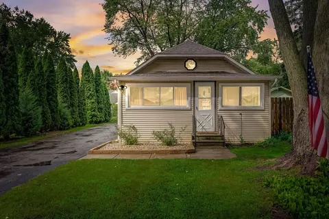 112 Mayfield Ave, Crystal Lake, IL 60014