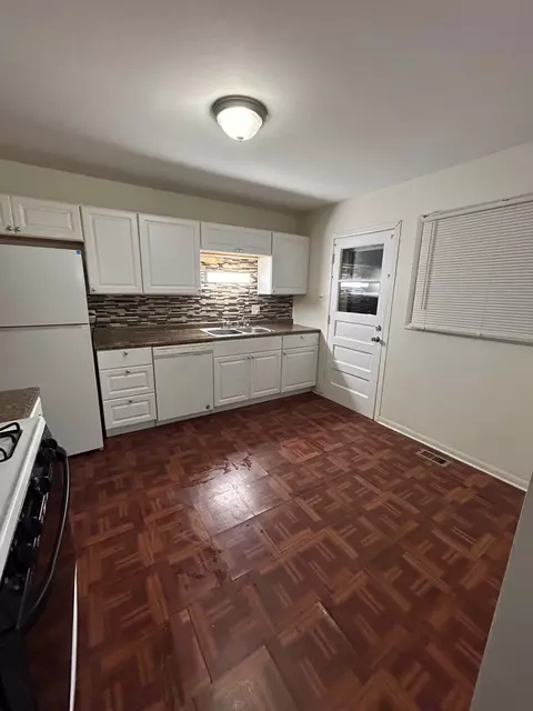 Kitchen - 322 Jackson St, Park Forest, IL 60466 photo 2 of 3