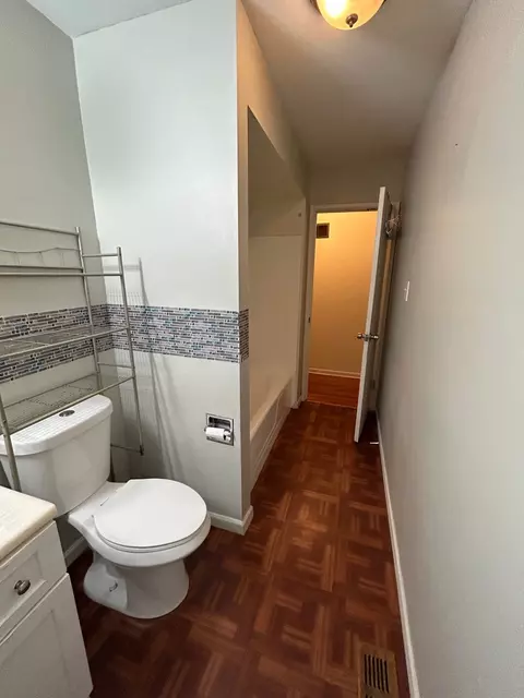 Bath - 322 Jackson St, Park Forest, IL 60466 photo 3 of 5
