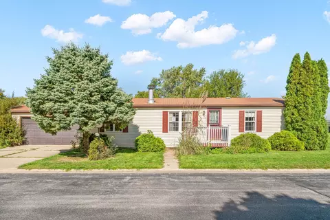 110 Cardinal Ln, Sandwich, IL 60548