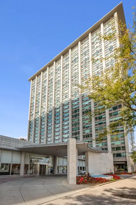 3600 N Lake Shore Dr #1807, Chicago, IL 60613