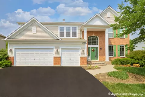1553 Hazelnut Crossing Rd, Mundelein, IL 60060