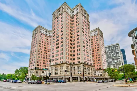 5555 N Sheridan Rd #412, Chicago, IL 60640