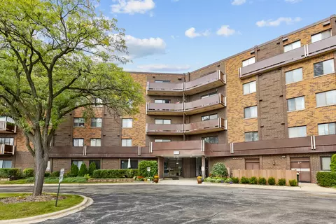 850 Wellington Ave #203, Elk Grove Village, IL 60007