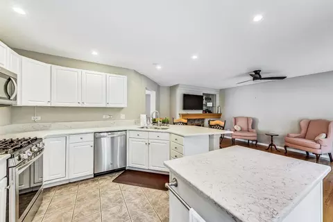 13765 S Tamarack Dr, Plainfield, IL 60544 photo 5