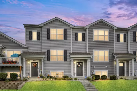 2490 Bella Dr, Pingree Grove, IL 60140