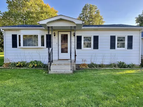 140 E Grove St, Capron, IL 61012 photo 3