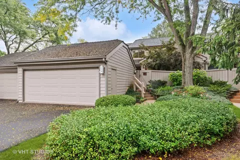 279 N Oak Hill Rd, Lake Barrington, IL 60010