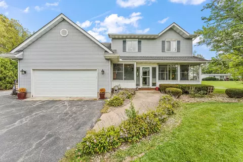 27025 S Woodlawn Ave, Crete, IL 60417