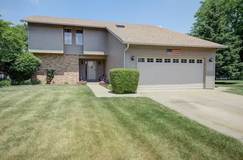 525 San Carlos Rd, Minooka, IL 60447