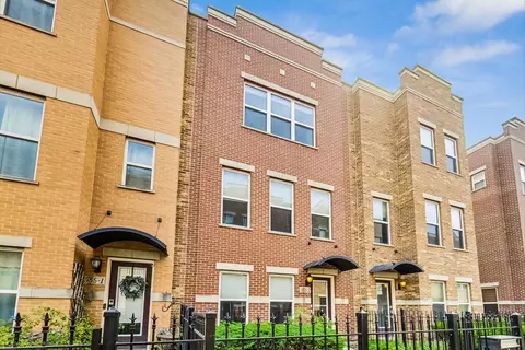 955 W 36th Pl #2, Chicago, IL 60609