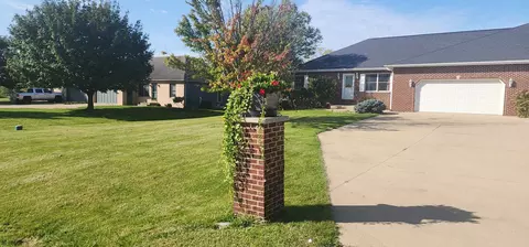 3 Richard Hallett Rd # b, Lasalle, IL 61301