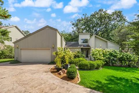 9129 S 83rd Ave, Hickory Hills, IL 60457