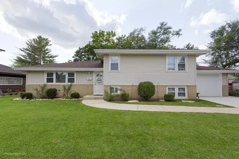 905 Junie Ct, Joliet, IL 60435