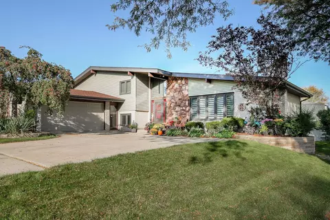 7721 Baker Ct, Darien, IL 60561