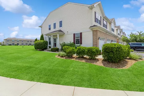 965 Como Cir, Hampshire, IL 60140