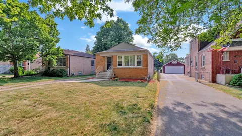 8828 S Utica Ave, Evergreen Park, IL 60805