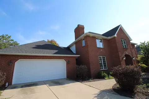 5 Gulf Pointe Ct, Bloomington, IL 61704 photo 2