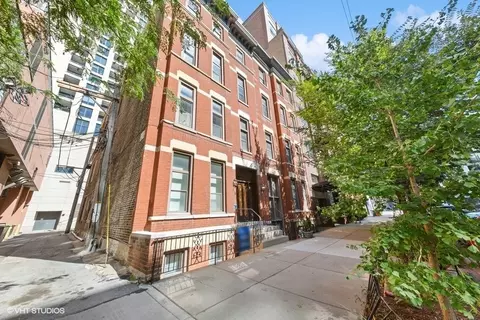 156 W Huron St #3D, Chicago, IL 60654
