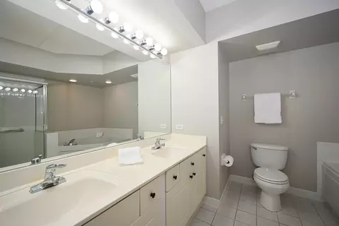 405 Front St #201, Wheaton, IL 60187 photo 17