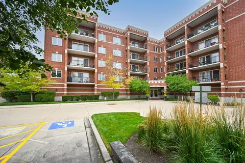 405 Front St #201, Wheaton, IL 60187