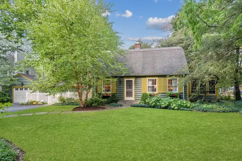 2701 Woodland Rd, Evanston, IL 60201